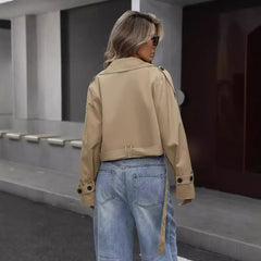 Eréndira | Gabardina Corta Cruzada de Doble Botonadura