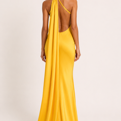 Vestido de gala halter con capa